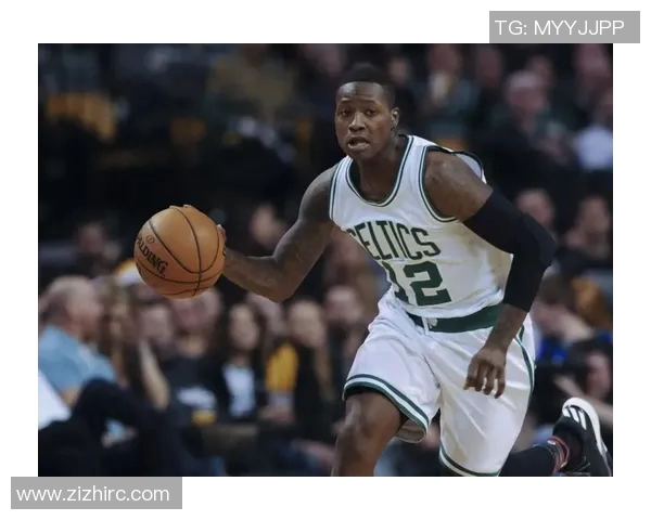 特里罗齐尔的篮球之路:从潜力新星到球队核心的蜕变与成长 特里罗齐尔的篮球之路:从潜力新星到球队核心的蜕变与成长